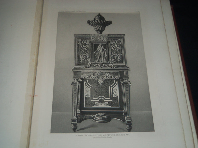 1900'S MUSEE DU LOUVRE LE MOBILIER FRANCAIS VOLUME BY EMILE MOLINIER - Z 47