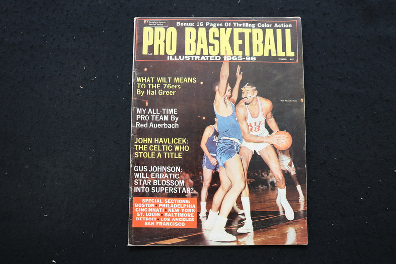 1965-66 PRO BASKETBALL ILLUSTRATED MAGAZINE - WILT CHAMBERLAIN COVER - B 3428T