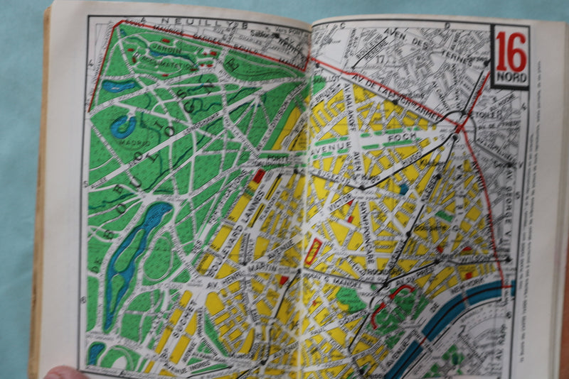 1965 PLAN-GUIDE DE PARIS - SOFTCOVER BOOK - K 2550