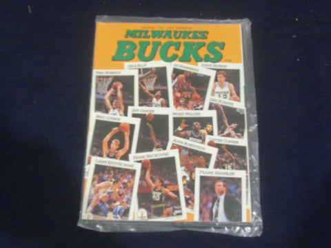 1991-1992 MILWAUKEE BUCKS YEARBOOK - ST 5346D