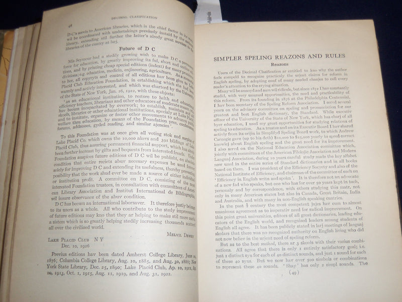 1932 DECIMAL CLASIFICATION & RELATIV INDEX VOLUME BY MELVIL DEWEY - KD 2951T