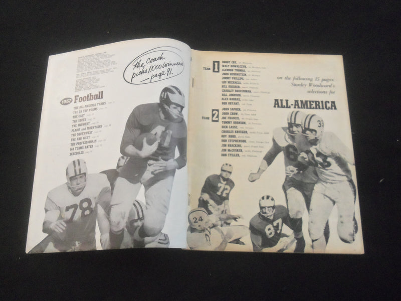 1957 STANLEY WOODWARD'S FOOTBALL MAGAZINE - BOBBY COX COVER - B 5529R