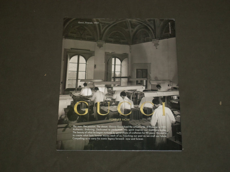 2010 SEPTEMBER TOWN & COUNTRY MAGAZINE - TORY BURCH COVER - B 2357