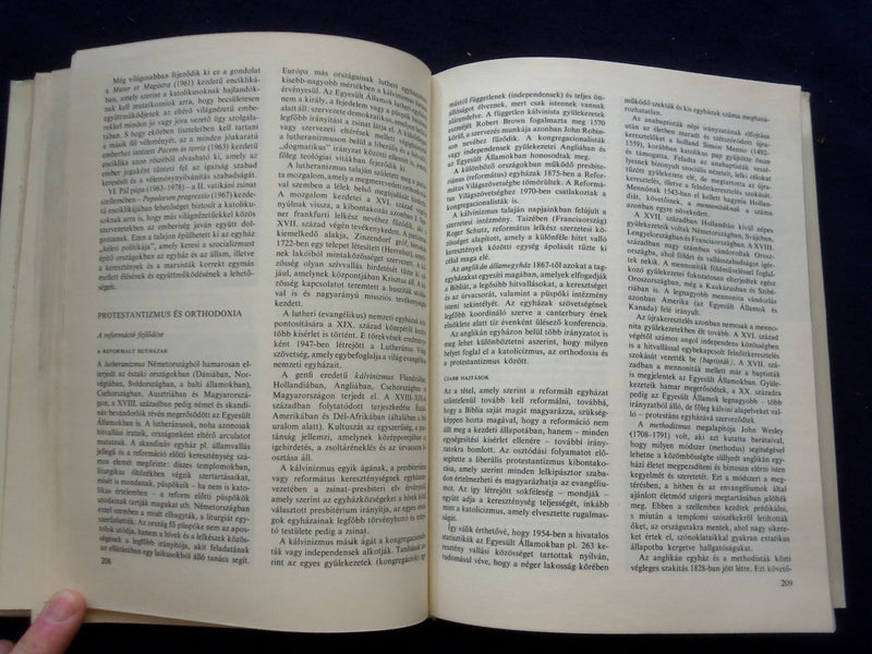 1980 VALLASTORTENET HARDCOVER BOOK BY GECSE GUSZTAV - HUNGARIAN TEXT - KD 8762