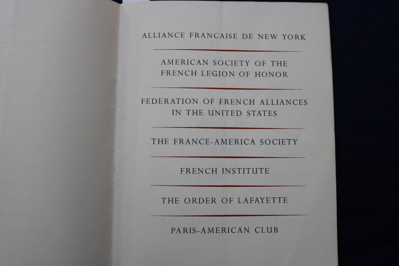 1960 APRIL 26 GENERAL CHARLES DE GAULLE DINNER PROGRAM SOFTCOVER BOOK - K 904