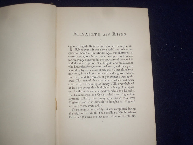 1928 ELIZABETH AND ESSEX A TRAGIC HISTORY HARDCOVER BOOK BY L. STRACHEY- KD 8781