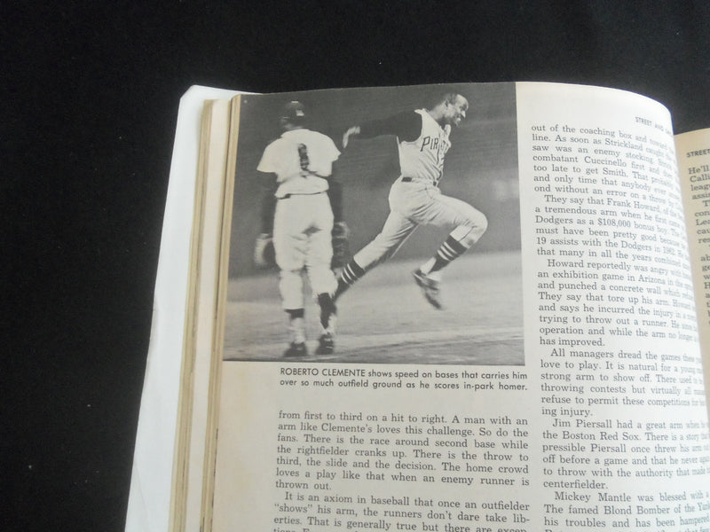 1967 STREET AND SMITH'S BASEBALL MAGAZINE - ANDY ETCHEBARREN COVER - J 7695