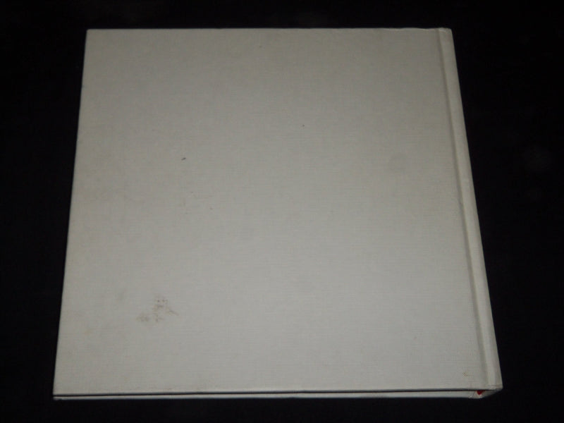 2011 DESIGN EXCELLENCE HARDCOVER BOOK BY ROGER YEE - NICE PHOTOS - D 55
