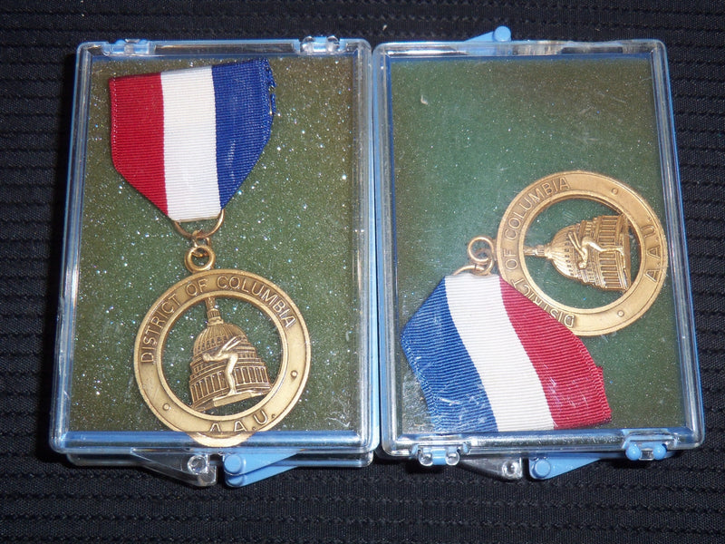 1970'S SWIMMING MEDALS - 30 MEDALS - COLUMBIA - J 4999G