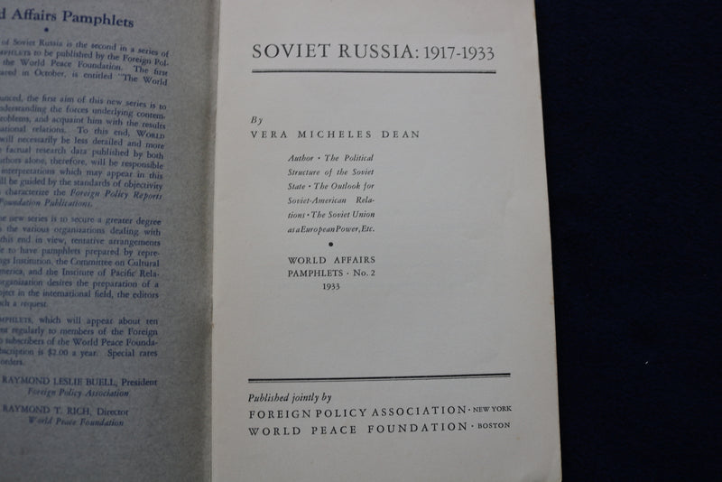 1933 SOVIET RUSSIA 1917-1933 SOFTCOVER BOOK BY VERA MICHELES DEAN - K 1583