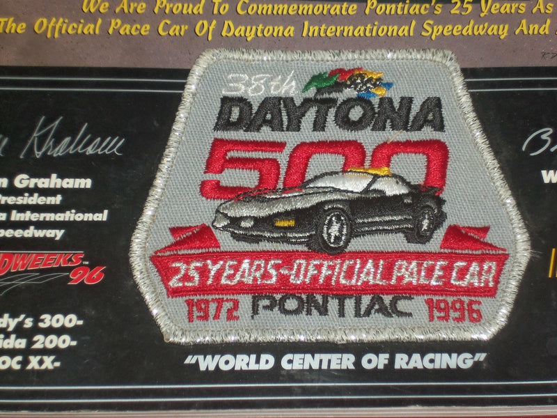 1996 FEB 18 38TH DAYTONA 500 RACING PROGRAM W/PATCH - GREAT PHOTOS - B 6341
