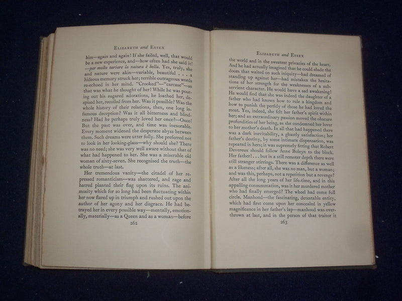 1928 ELIZABETH AND ESSEX A TRAGIC HISTORY HARDCOVER BOOK BY L. STRACHEY- KD 8781