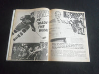 1973 DECEMBER SPORTS REVIEW SERIES HOCKEY MAGAZINE - BOBBY HULL COVER - B 6235Q