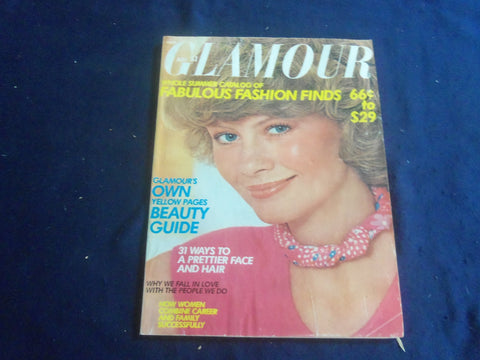 1975 JULY GLAMOUR MAGAZINE - BARBARA MINTY COVER - FASHION - B 4165M