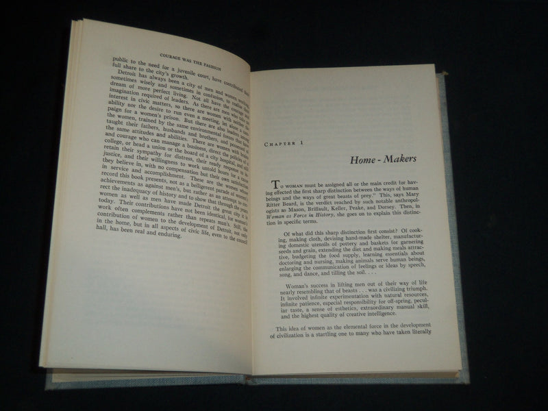 1953 IN DETROIT COURAGE WAS THE FASHION BOOK - KENNETH JAY LANE - KD 5496