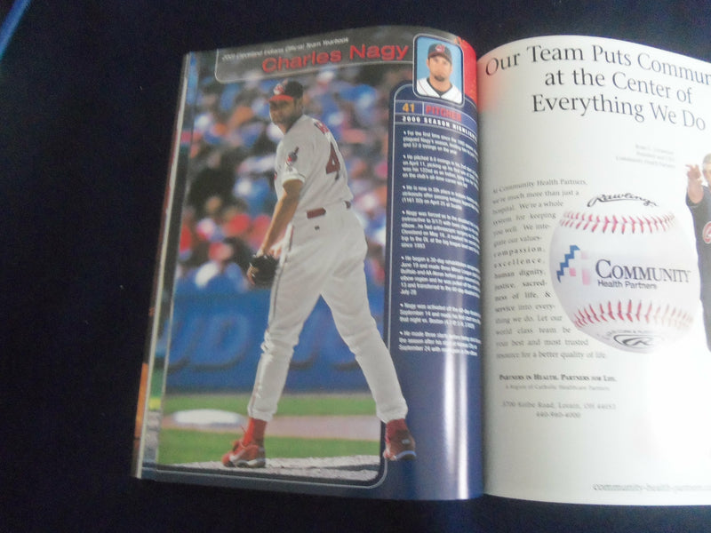 2001 CLEVELAND INDIANS YEARBOOK - ST 7110