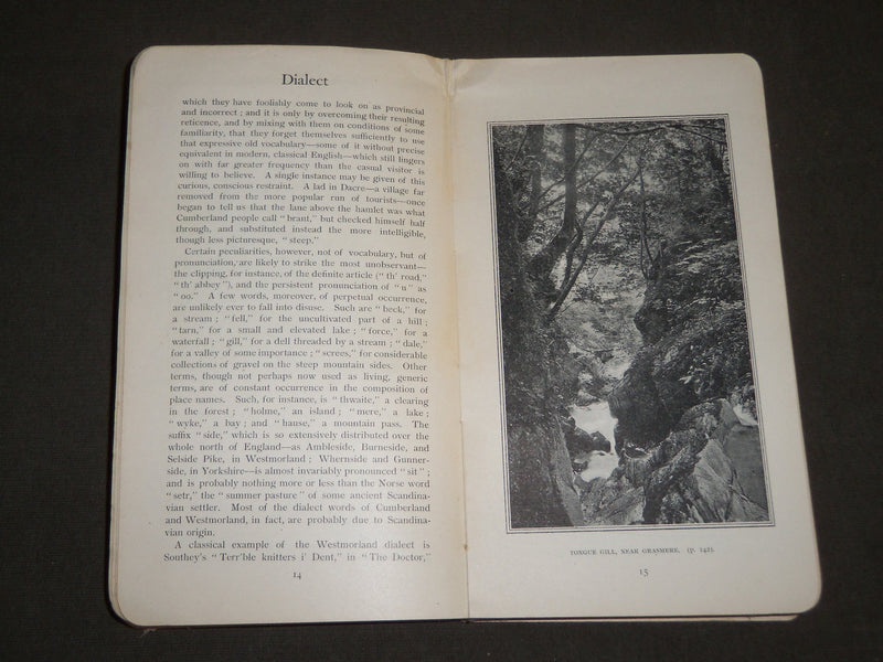 1900'S GOSSIPY GUIDE TO THE ENGLISH LAKES BOOK - NICE PHOTOS - KD 4942