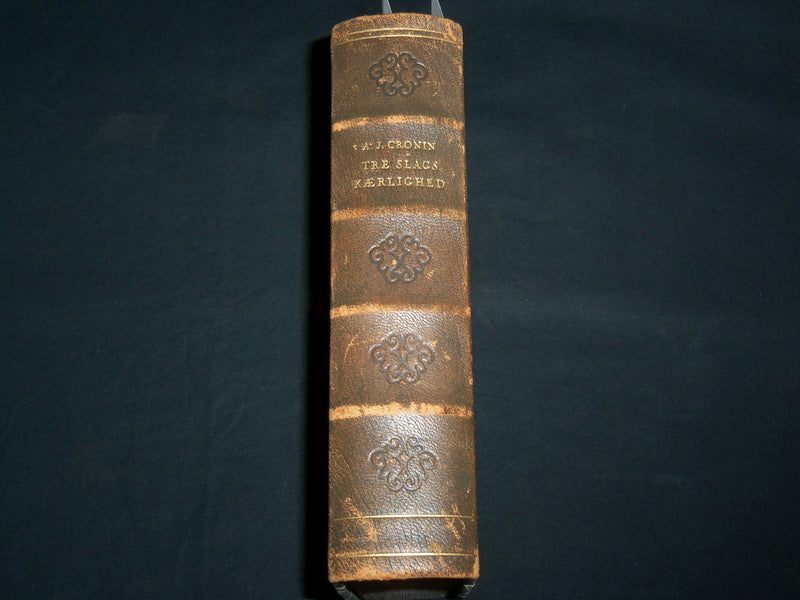 1934 TRE SLAGS KAERLIGHED EN KVINDESKAEBNE BOOK BY A. J. CRONIN - KD 7140