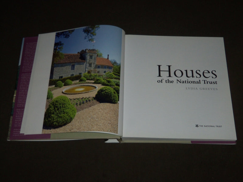 2008 HOUSES OF THE NATIONAL TRUST BOOK BY LYDIA GREEVES - D 138