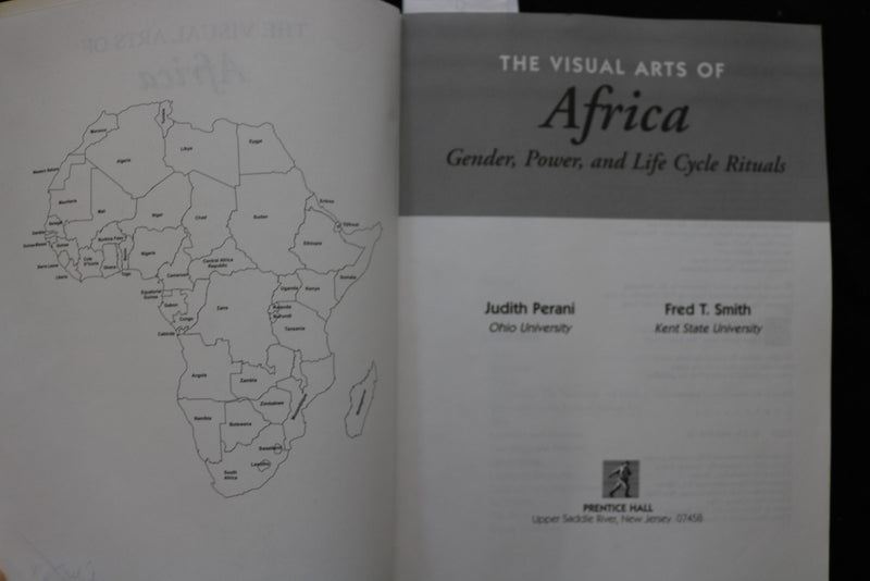 1998 THE VISUAL ARTS OF AFRICA SOFTCOVER BOOK BY J. PERANI & F. SMITH - KD 9844