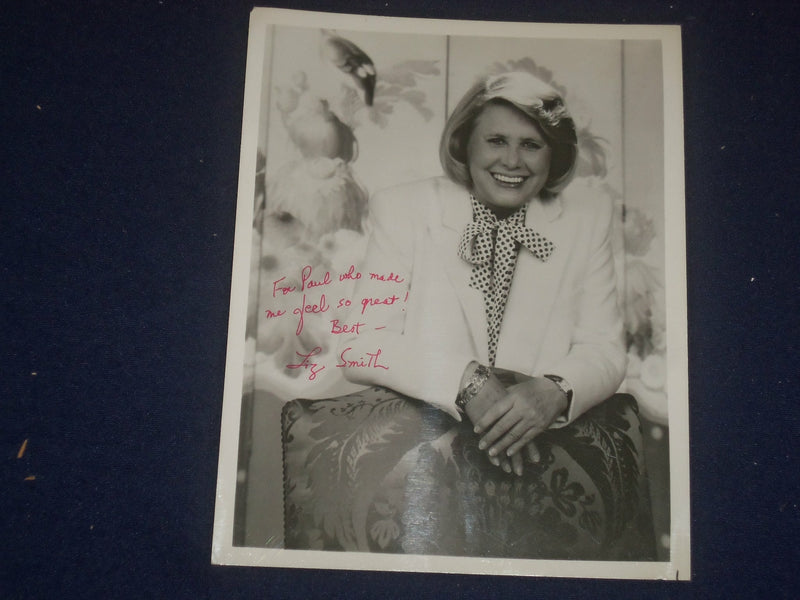 LIZ SMITH AUTOGRAPHED PHOTOGRAPH - J 6037