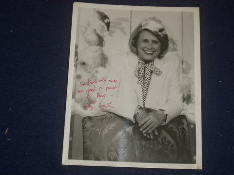 LIZ SMITH AUTOGRAPHED PHOTOGRAPH - J 6037