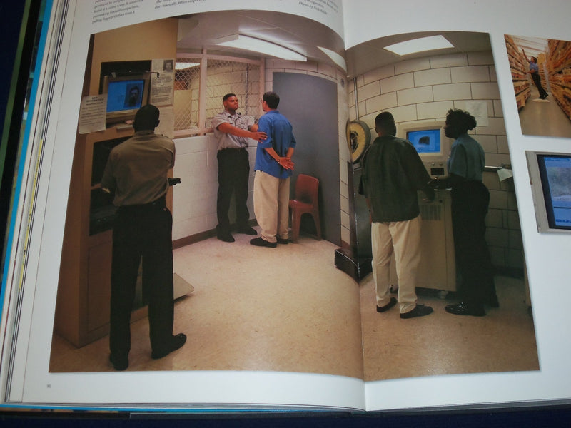 1998 ONE DIGITAL DAY BOOK BY RICK SMOLAN - GREAT PLATES - 223 PAGES - KD 2735