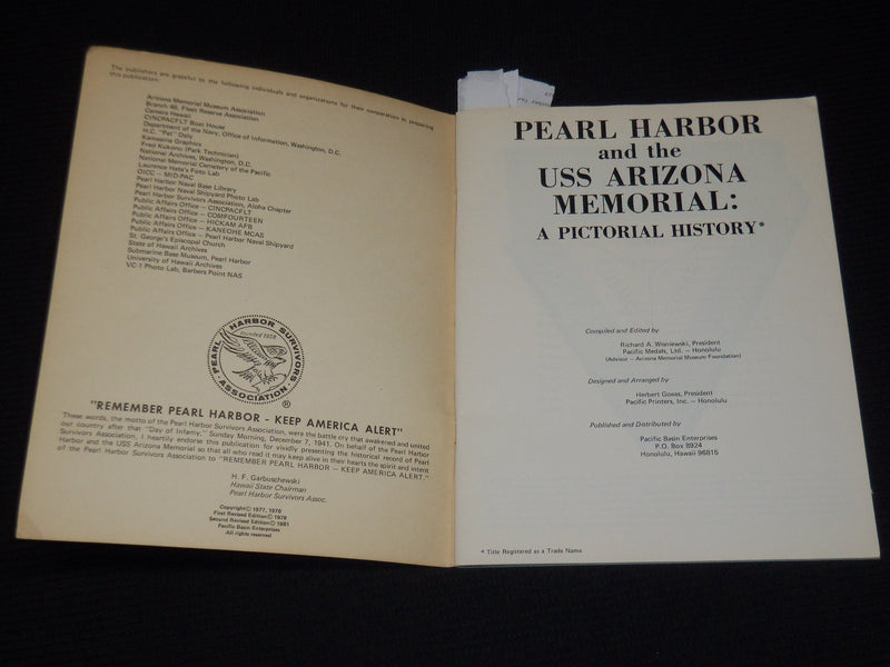 1981 PEARL HARBOR AND THE USS ARIZONA MEMORIAL PICTORIAL HISTORY BOOK - J 9907
