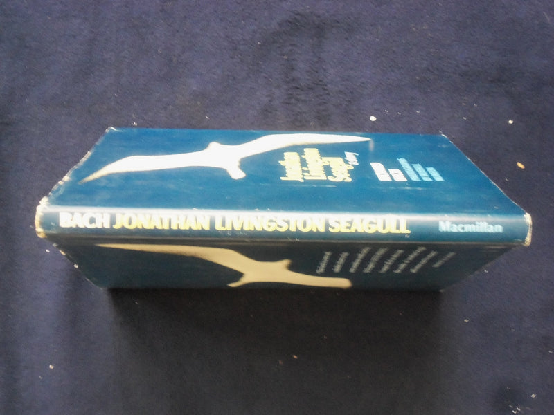1970 JONATHAN LIVINGSTON SEAGULL HARDCOVER BOOK BY RICHARD BACH - KD 9025