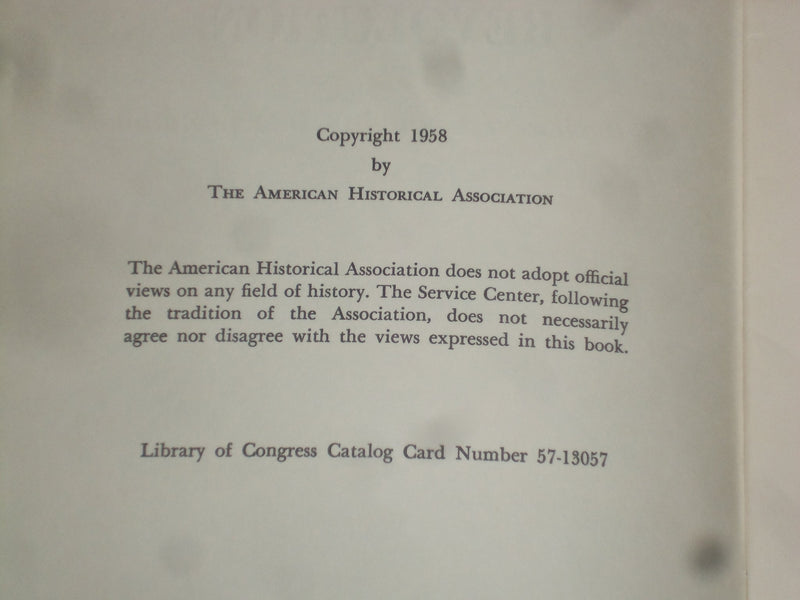 1958 THE AMERICAN REVOLUTION SOFTCOVER BOOK BY EDMUND S. MORGAN - J 9867