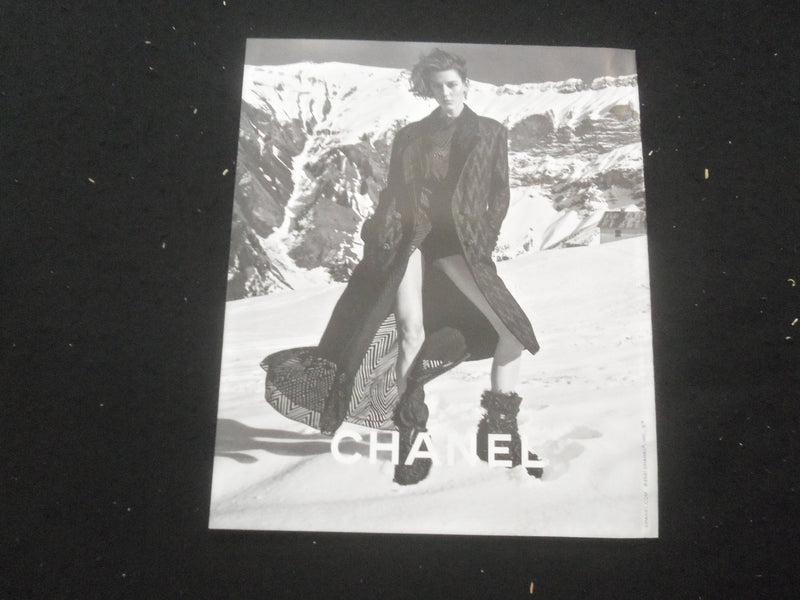 2021 AUGUST 22 THE NEW YORK TIMES STYLE MAGAZINE -THAO NGUYEN COVER 1 - SP 8636S
