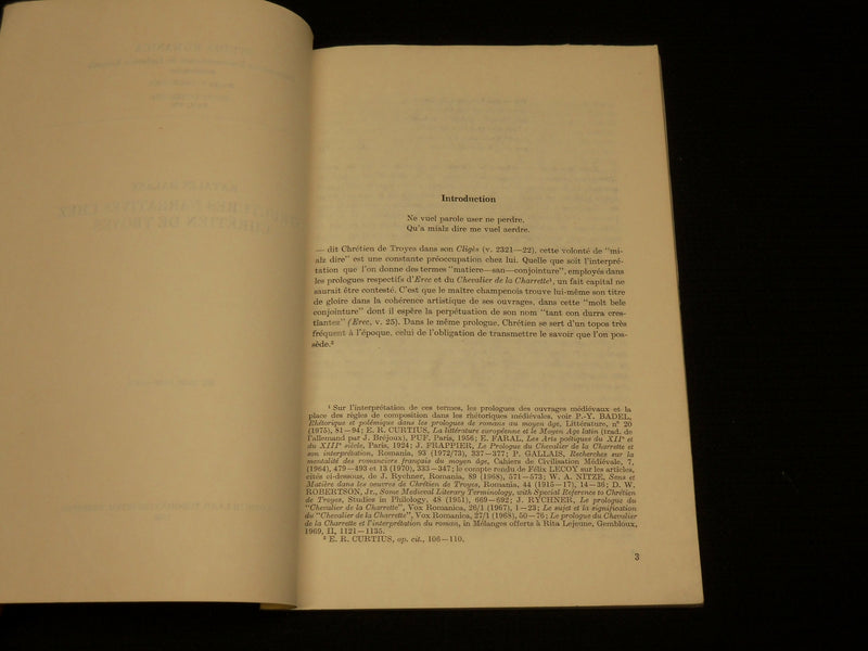 1980 STRUCTURES NARRATIVES CHEZ CHRETIEN DE TROYES SOFTCOVER BOOK - J 6981