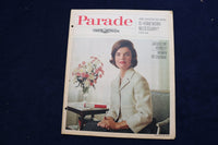 1964 NOVEMBER 22 PARADE MAGAZINE - JACQUELINE KENNEDY COVER - E 22413