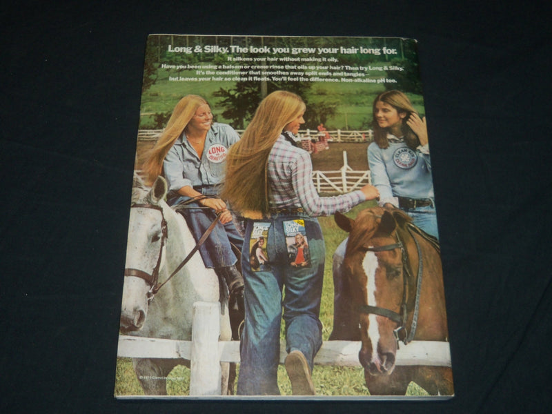 1975 OCTOBER GLAMOUR MAGAZINE - BEVERLY JOHNSON COVER - FASHION - J 5557