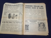 1965 JAN 17 NATIONAL INFORMER NEWSPAPER - KISSING MALE STATUES NEW FAD - NP 6913