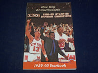 1989-1990 NEW YORK KNICKERBOCKERS OFFICIAL TEAM YEARBOOK - GREAT PHOTOS - J 400