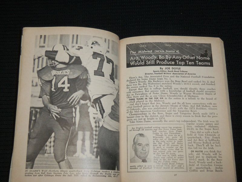 1968-1974 OFFICIAL COLLEGIATE FOOTBALL RECORD BOOK LOT OF 5 - SOFTCOVER- O 2908B