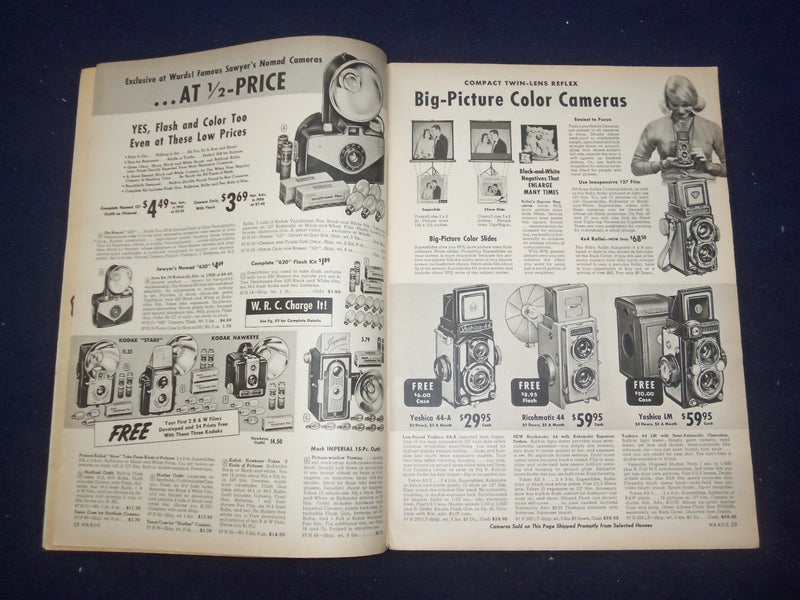 1960 MONTGOMERY WARD CAMERA BOOK CATALOG - SOFTCOVER - J 9310