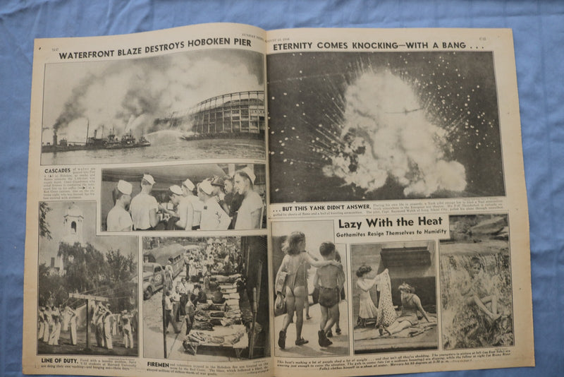 1944 NEW YORK DAILY NEWS CENTERFOLDS - LOT OF 138 - O 3828