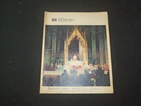 1968 JUNE 16 SUNDAY NEW YORK NEWS COLOROTO MAGAZINE - ROBERT KENNEDY - SP 1520V