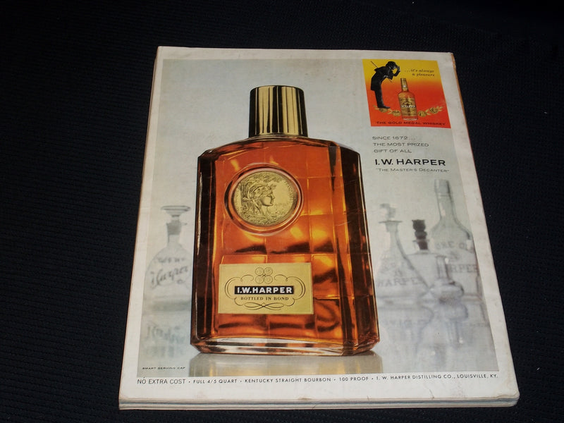1958 DECEMBER ESQUIRE MAGAZINE - CHRISTMAS ISSUE FRONT COVER - E 1028