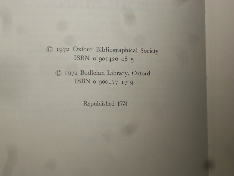1972 OXFORD LIBRARIES OUTSIDE THE BODLEIAN SOFTCOVER BOOK BY PAUL MORGAN-KD 9300