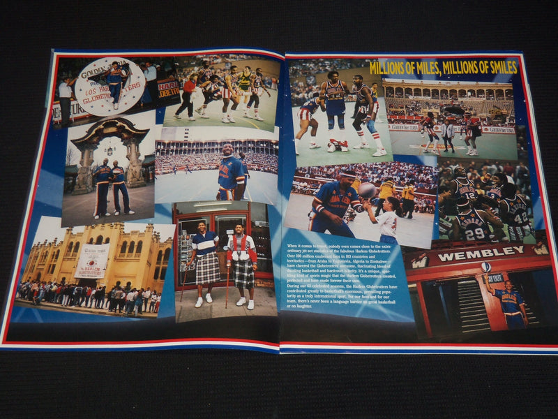 1989 HARLEM GLOBETROTTERS TOUR PROGRAM - GREAT PHOTOS - ST 1682I