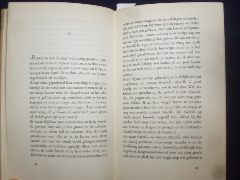 1960 EEN DWAZE MAAGD HARDCOVER BOOK BY IDA SIMONS - DUTCH TEXT - KD 8945