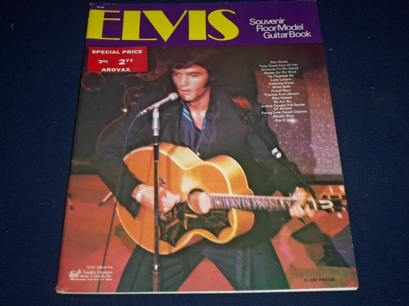 ELVIS SOUVENIR FLOOR MODEL GUITAR BOOK - GLOBE PHOTOS - II 9032