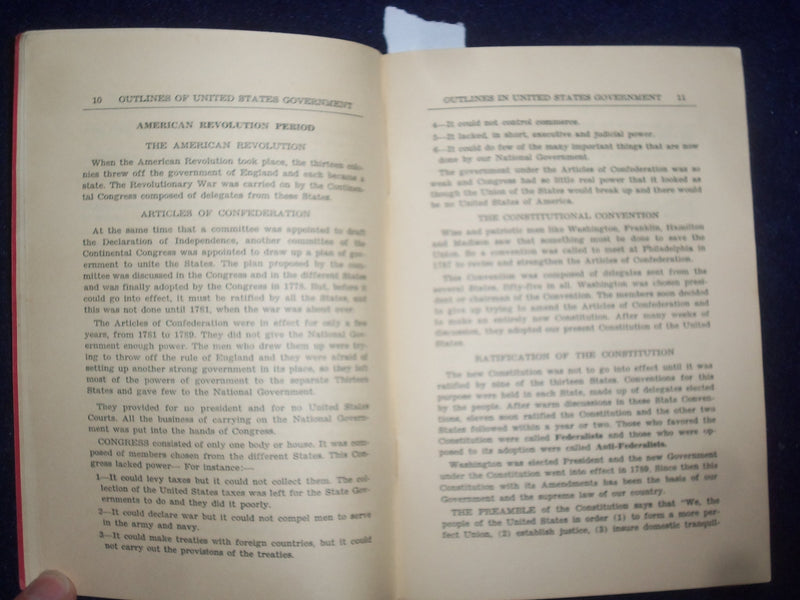 1935 OUTLINES IN UNITED STATES GOVERNMENT ARRANGED BY CLAUDE LARZELERE - J 9490