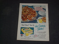 1951 APRIL WOMAN'S DAY MAGAZINE - BABY LOOKING IN MIRROR COVER - B 4047