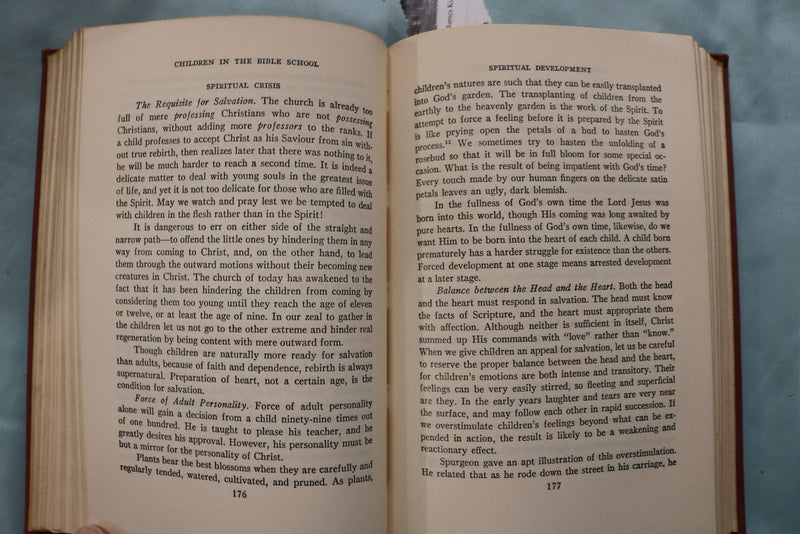 1952 CHILDREN IN THE BIBLE SCHOOL HARDCOVER BOOK BY LOIS LEBAR - KD 9633