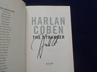 2015 THE STRANGER HARDCOVER BOOK - AUTOGRAPHED BY HARLEN COBEN - KD 8529