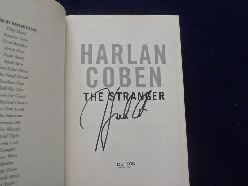 2015 THE STRANGER HARDCOVER BOOK - AUTOGRAPHED BY HARLEN COBEN - KD 8529